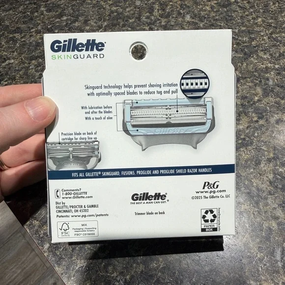 Gillette SkinGuard Razor Refills - Picture 2 of 2
